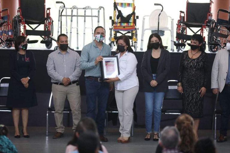 DIF Saltillo beneficia a miles de personas con operaciones y aparatos funcionales