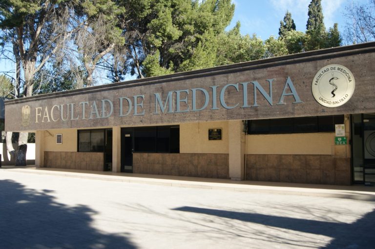 Desertan estudiantes de Medicina por falta de vocación