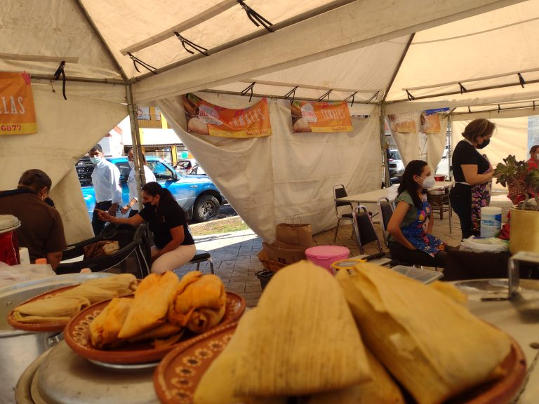 Disfrutan ramosarizpenses de Feria del Tamal y Pan de Pulque