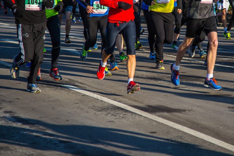 Maratón de Boston regresa con menos corredores y medidas contra la Covid-19