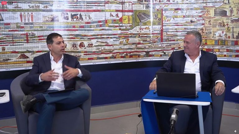 En la UAdeC Imparten la Charla “Emprender con Pasión” por el presidente de Grupo Fox, Fernando Pérez Cano