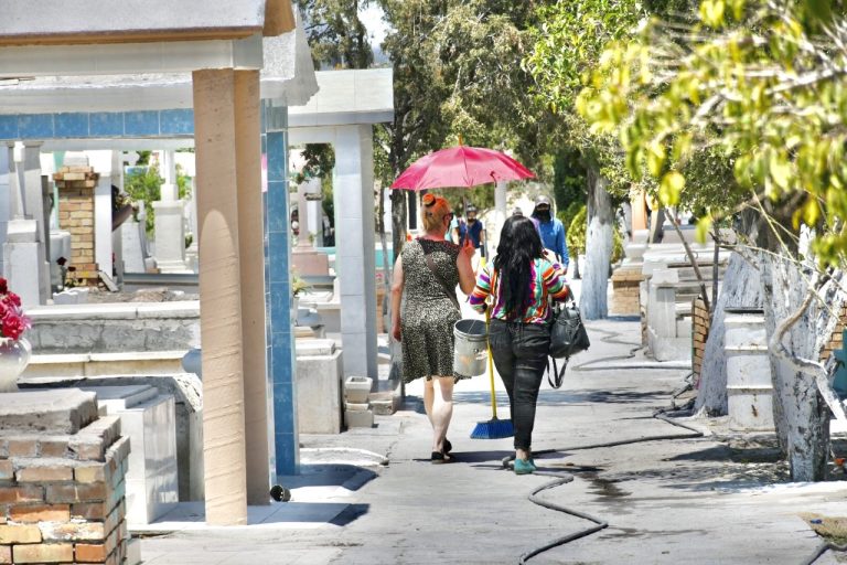 Panteones de Saltillo sí abrirán en Día de Muertos