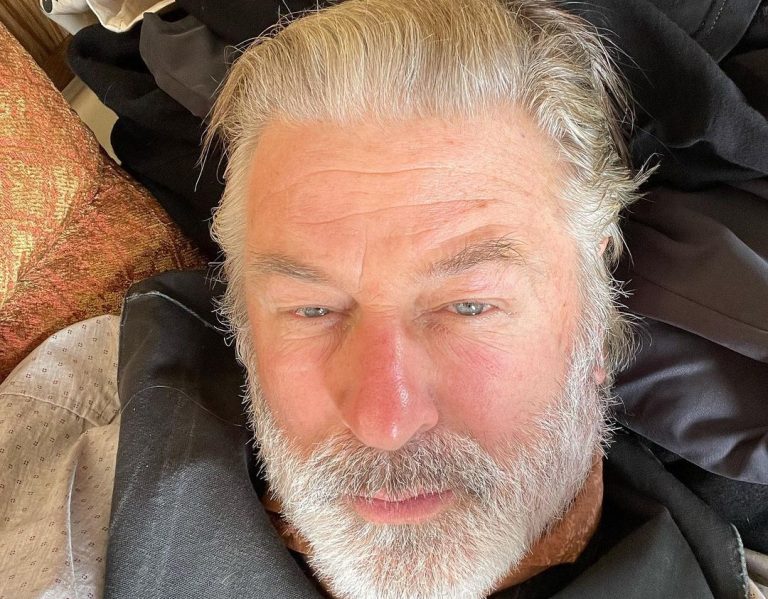 Actor Alec Baldwin mata accidentalmente a una mujer durante rodaje