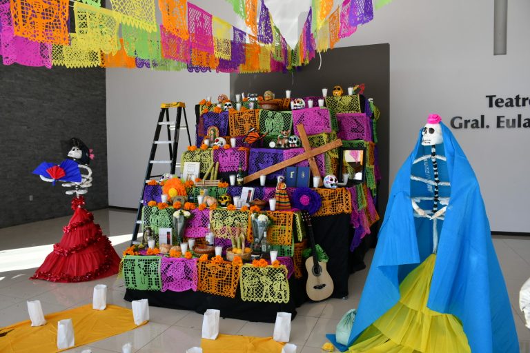 Casa de la Cultura dedica altar de muertos a ex alcaldes de Ramos Arizpe