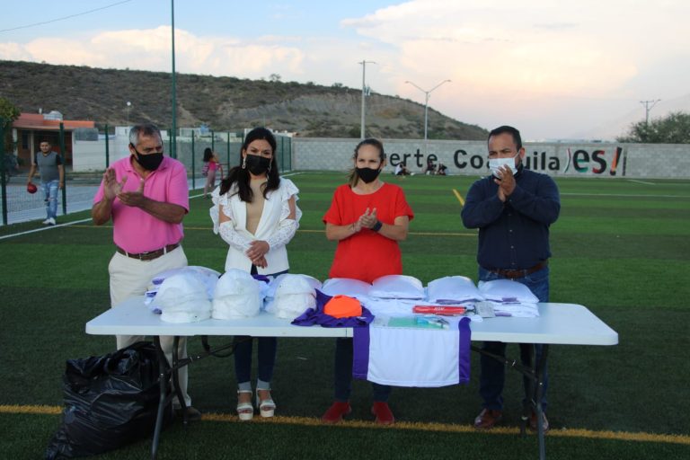 Entrega Coahuila material deportivo en Ramos Arizpe