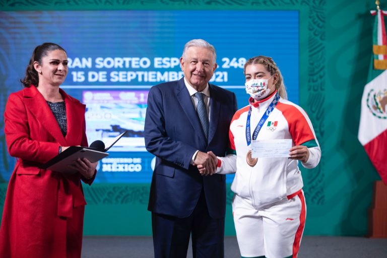 Gobierno Federal entrega premios a deportistas de Tokio 2020 por 110.9 millones de pesos