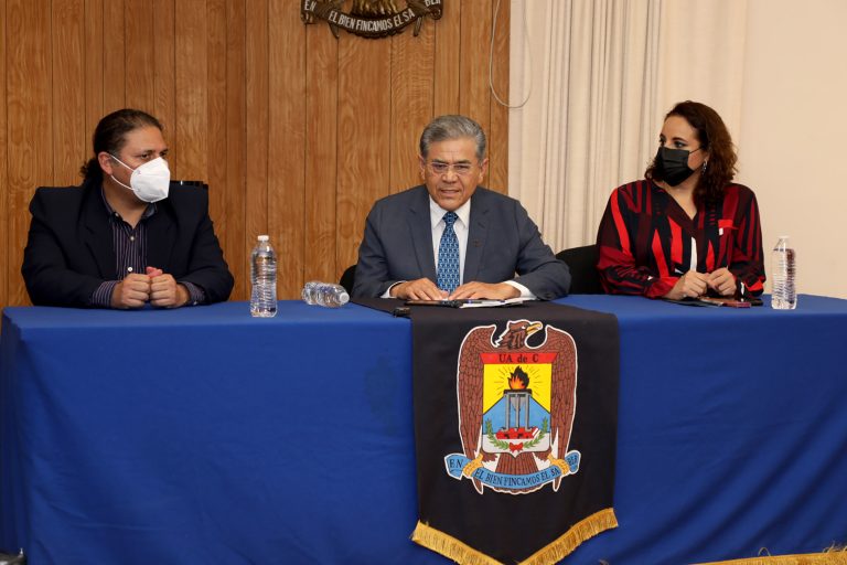 Imparte rector conferencia sobre la relevancia de la investigación social en la Facultad de Psicología de la UA de C