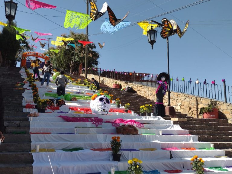 Invitan a visitar Altar de Muertos Monumental en Barrio Santa Anita