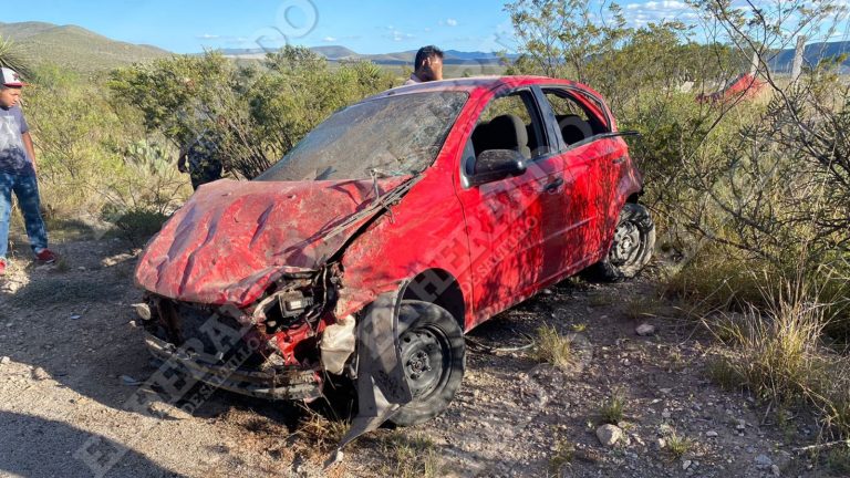 Muere niño de Saltillo tras volcar familia en la carretera a Zacatecas