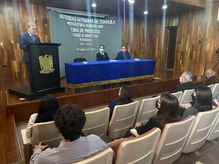 Rector toma protesta al Consejo Directivo de la Preparatoria 1