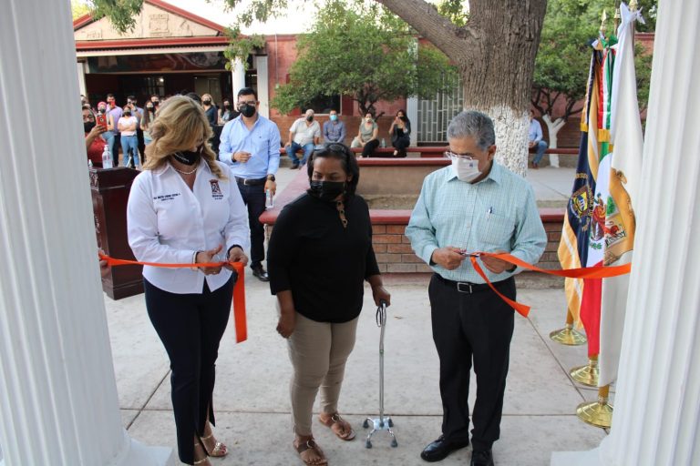 Rector inaugura ascensor en la Facultad de Derecho de la UA de C Unidad Torreón