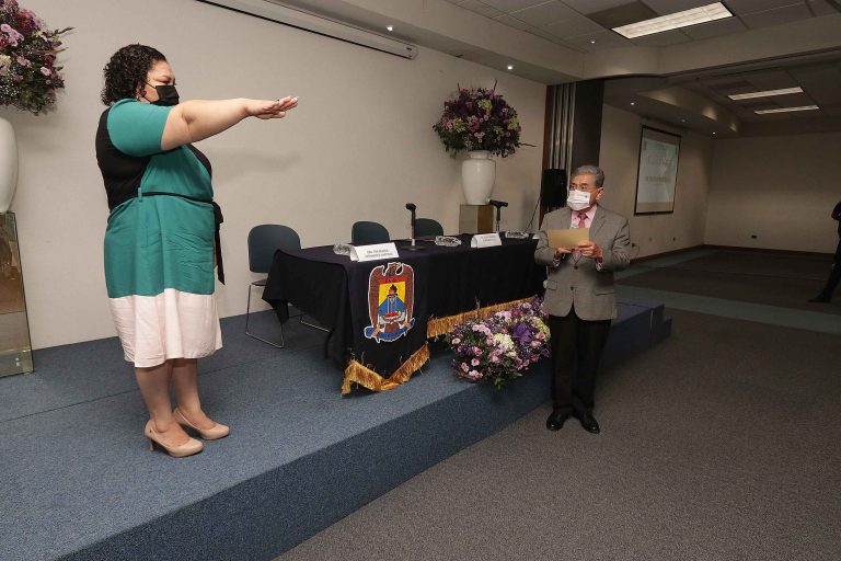 Rinde protesta Eva Kerena Hernández Martínez como Directora de la Facultad de Enfermería