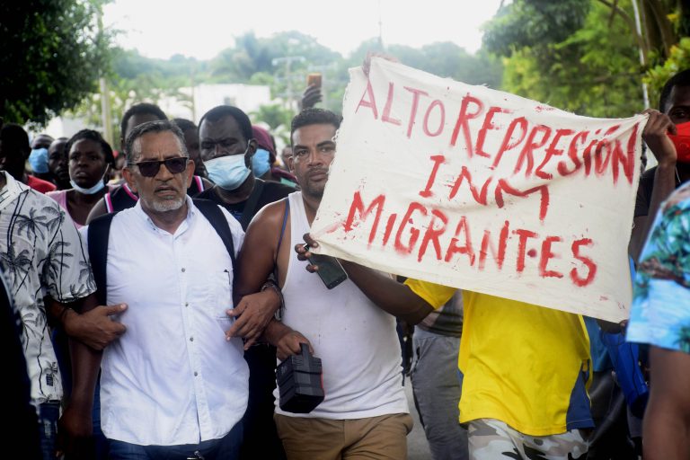 Tras visita de Kamala Harris a AMLO, detenciones de migrantes en México se disparan 120%