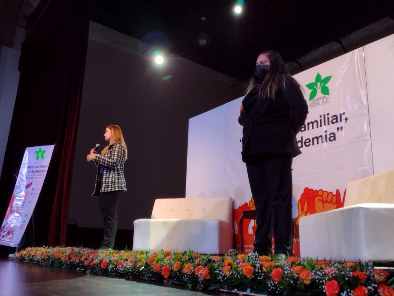 Ofrecen conferencia «Violencia Familiar, la Otra Pandemia»