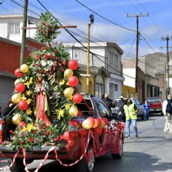 Transportistas celebran a la Virgen de Guadalupe a bordo de vehículos5