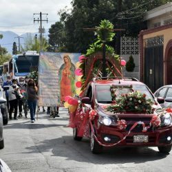 Transportistas celebran a la Virgen de Guadalupe a bordo de vehículos8