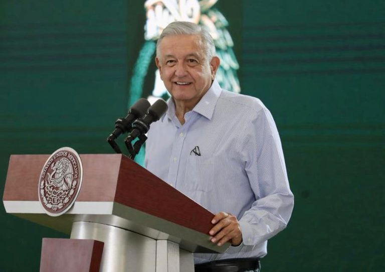 Apoyaré a quien gane encuesta de Morena para la Presidencia: López Obrador