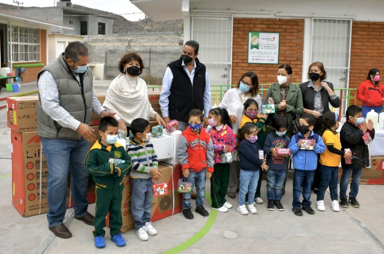 Chema Morales apoya con ‘Escuelas al 50’ a jardín de niños Bertha Carvajal