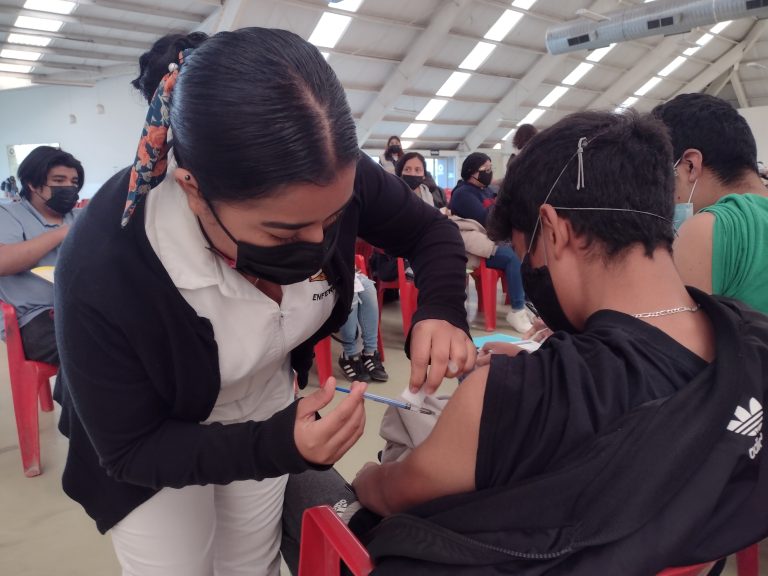 Con más de 5 mil dosis aplicadas, inicia vacunación antiCovid en adolescentes de 15 a 17 años