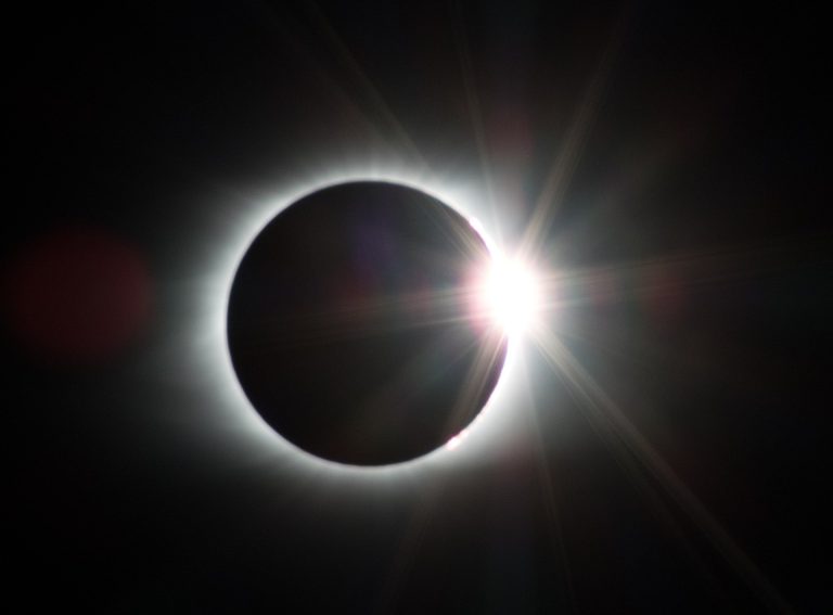 El único eclipse solar total del 2021 tendrá lugar este fin de semana