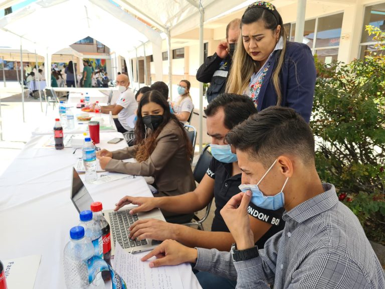 Estudiantes de la UA de C tramitan amparo jurídico gratuito en la Brigada Universitaria de Salud y de Servicios en Piedras Negras