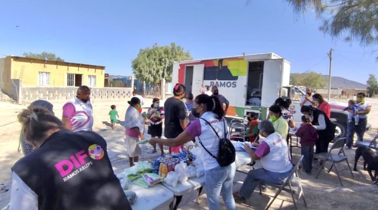 Familias de El Pelillal y Las Esperanzas son apoyados con servicios de Feria DIF