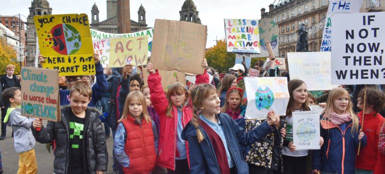 Jóvenes toman la COP26 y Glasgow para exigir acciones contra el cambio climático