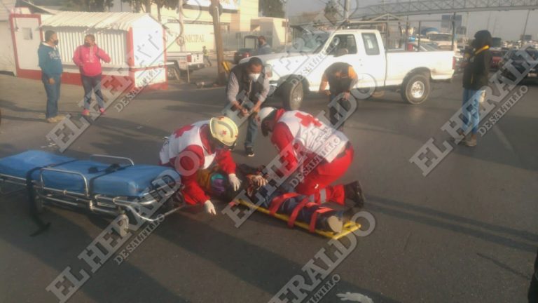 Muere sexagenario tras ser atropellado al cruzar bajo el puente peatonal