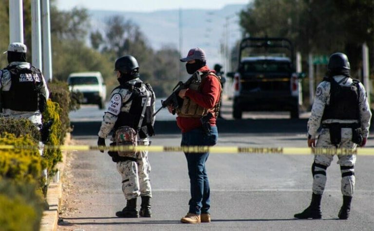 No cesa violencia en Zacatecas; dejan 10 cuerpos son colgados en el puente de una carretera y tres maniatados