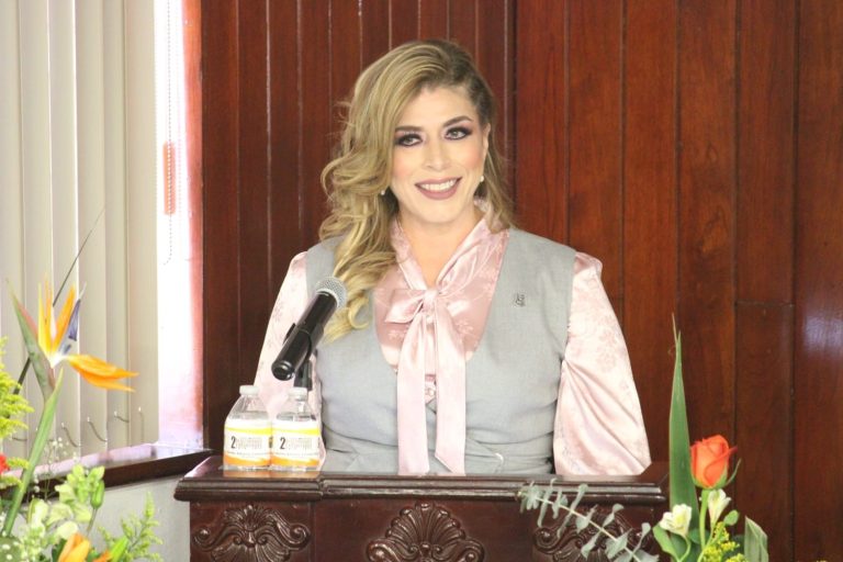 Presenta segundo informe de actividades la directora de la Faculta de Derecho UA de C UT