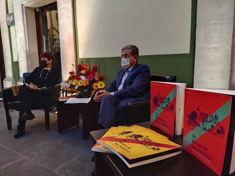 Presenta rector de la UA de C libro «El Mesón de San Antonio» de Alfonso Vázquez Sotelo   