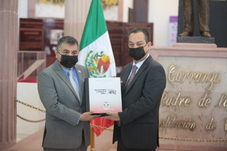 Secretario de Gobierno entrega el IV Informe de MARS al Congreso de Coahuila