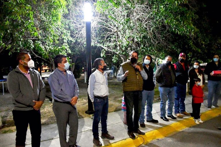 Chema Morales entrega plaza pública remodelada en la colonia Huerta Vieja