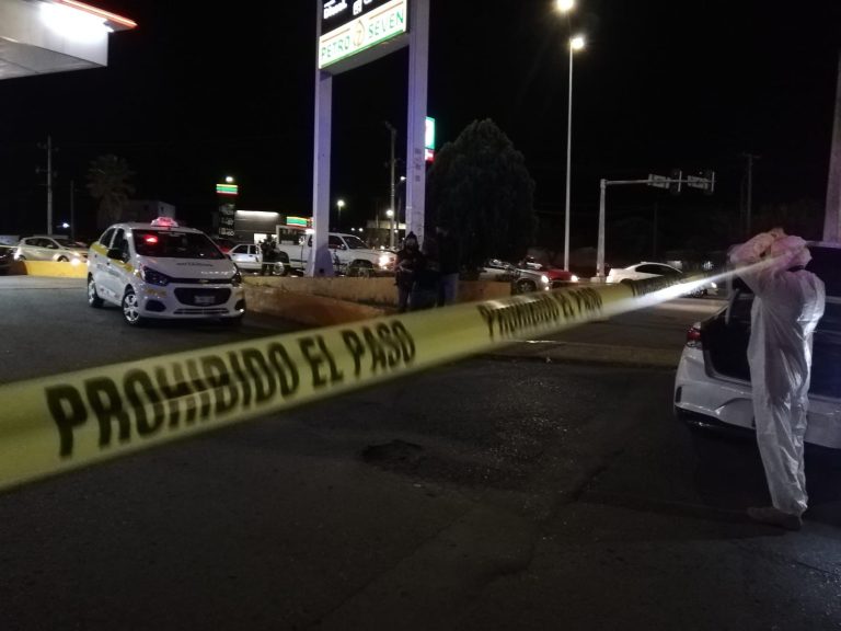 Muere taxista en gasolinera de Saltillo