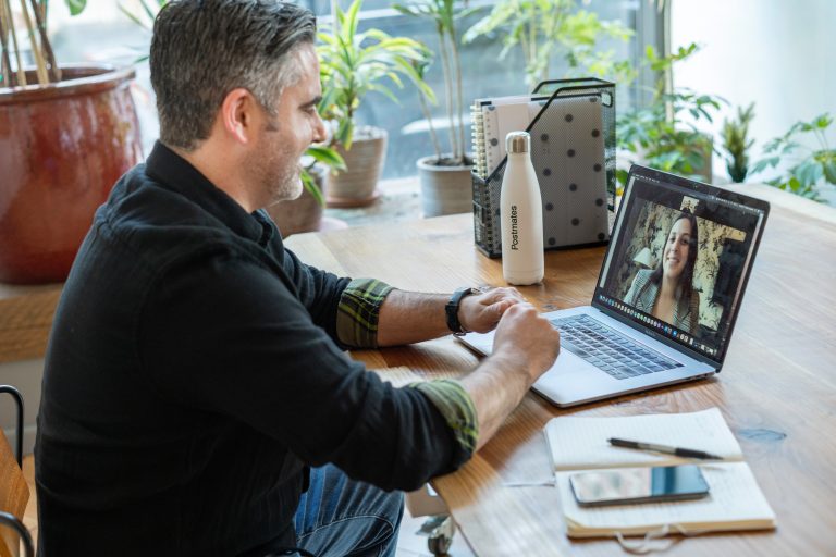 Cómo comenzar un negocio de tutorías en casa