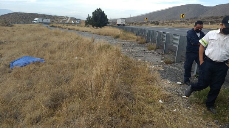 Localizan a un hombre muerto a un costado de la carretera 57