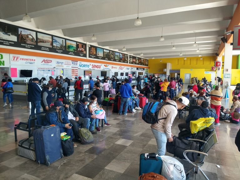 Se incrementa afluencia de viajeros 80 por ciento más que hace un año en la Central de Autobuses