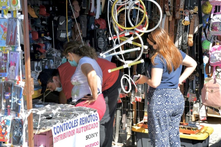 Mercado navideño ofrece una opción a ramosarizpenses en esta temporada  