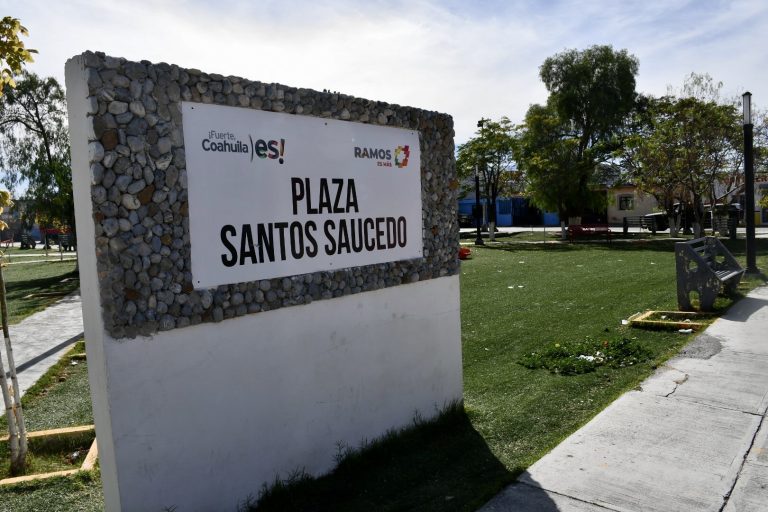 Vecinos de Santos Saucedo solicitan apoyo para limpieza de plaza 