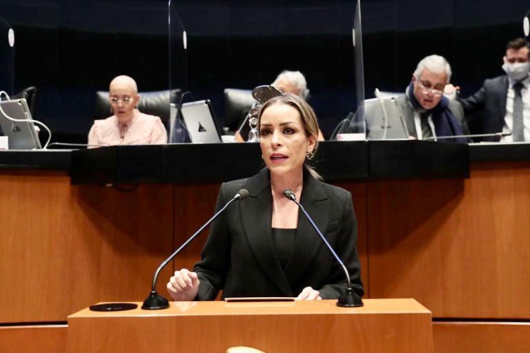 Verónica Martínez, en defensa de la industria automotriz