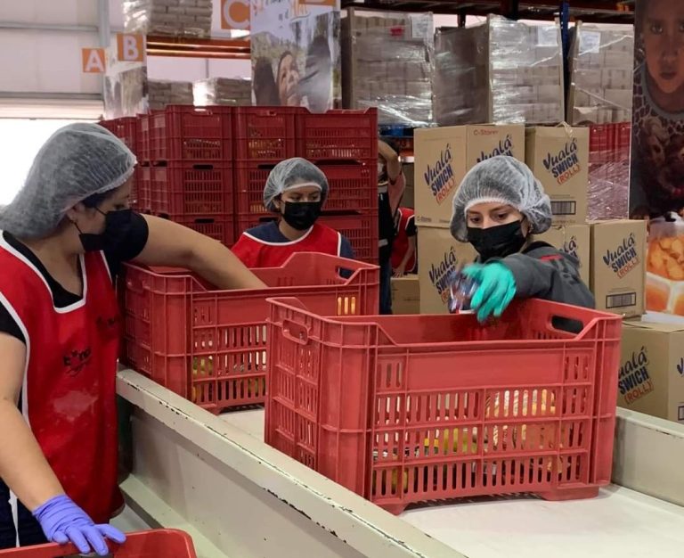 Entregan Banco de Alimentos de Saltillo y HEB más de 3 mil despensas a personas de escasos recursos