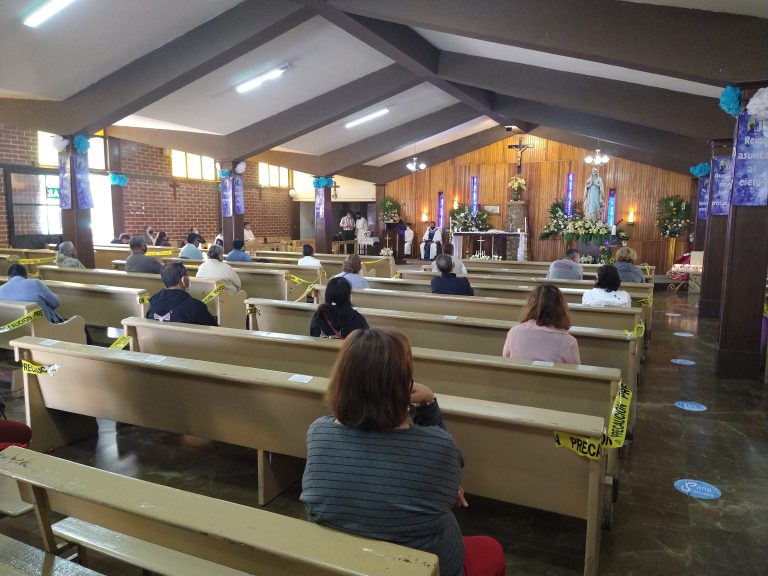 Reduce Diócesis de Saltillo aforo en los templos por aumento de casos de COVID 