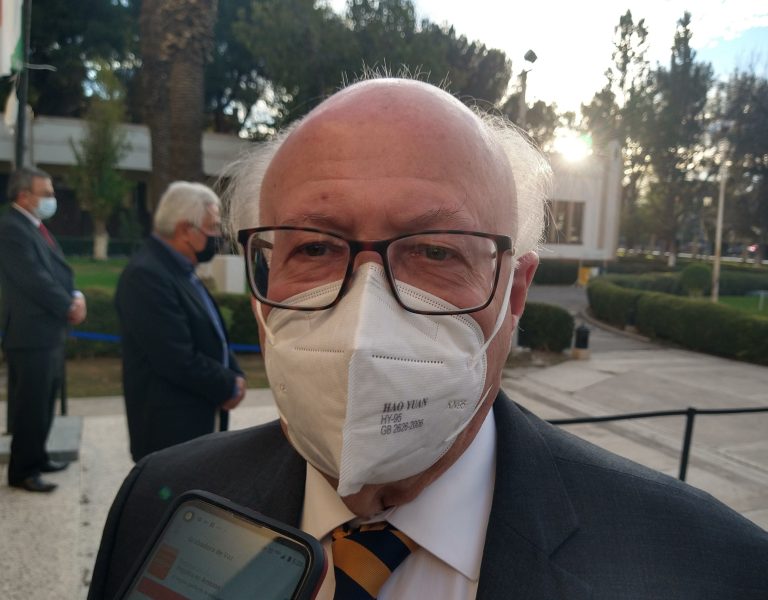 Pide Narro Robles no menospreciar variante Ómicron del COVID-19