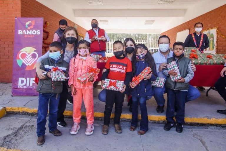 Más de 80 familias en Estación Higo serán beneficiadas con ropa invernal del Closet de Santa 