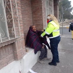 Protección Civil Ramos Arizpe atiende a población vulnerable debido a bajas temperaturas 