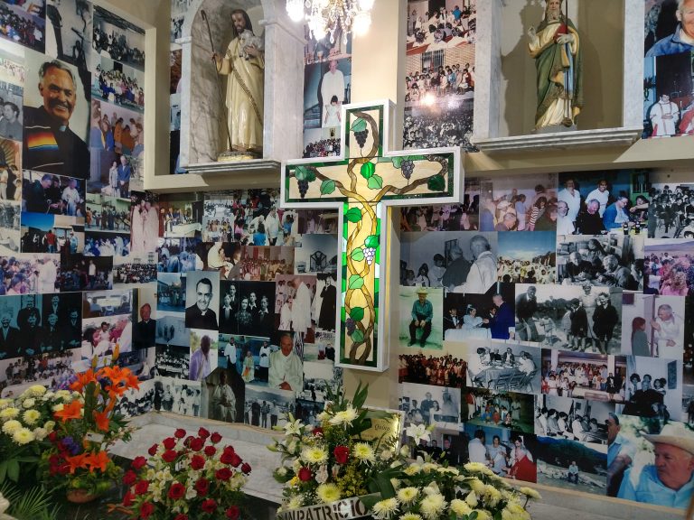 Recuerdan saltillenses al Padre Quinn en su 25 aniversario luctuoso