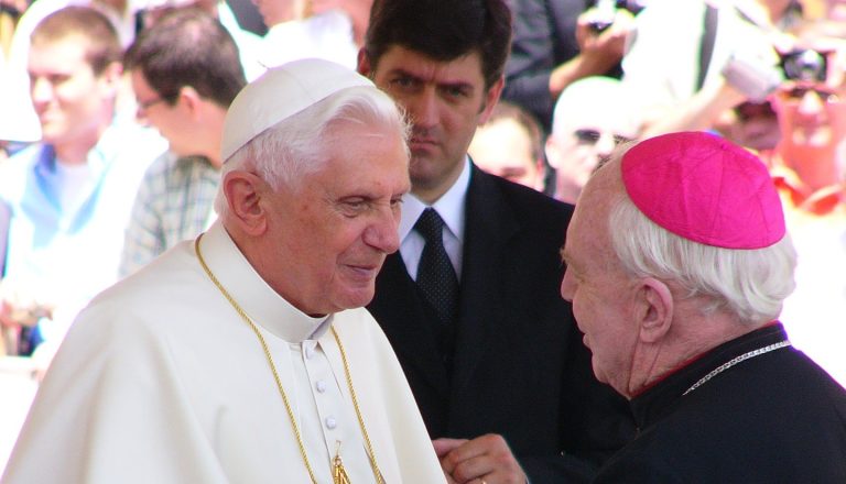 Fueron Fake News. El papa Benedicto no murió