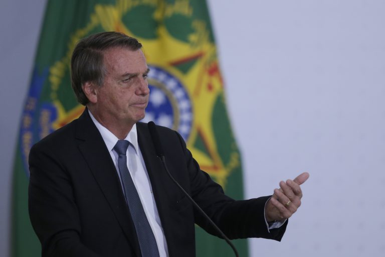 Acusa policía a expresidente Bolsonaro de la venta ilegal de joyas