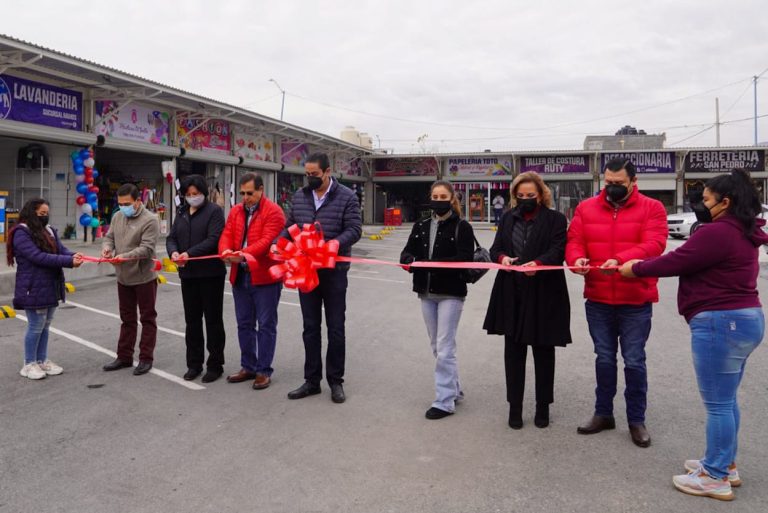 Inaugura alcalde la Plaza Valle