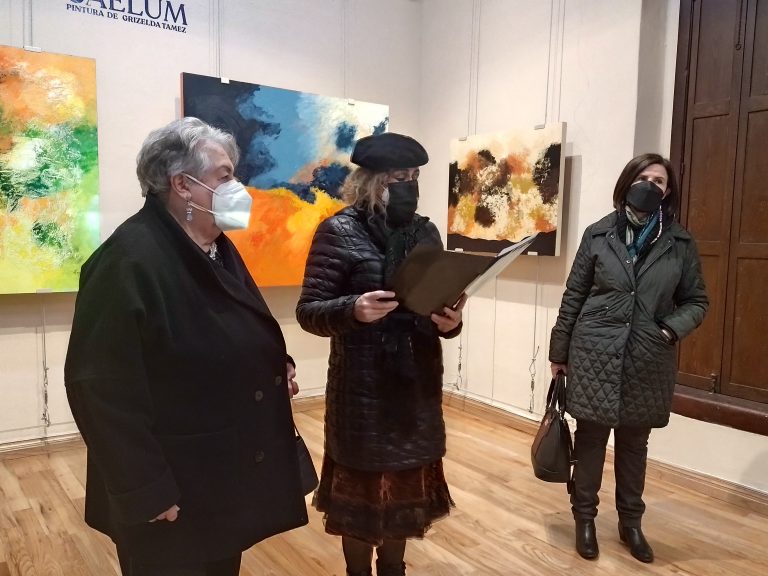 Inauguran exposición de pintura abstracta «Caelum» de Grizelda Tamez